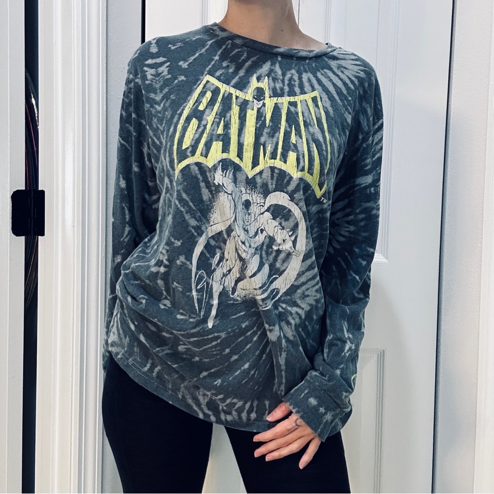 Batman Men’s Large Long Sleeve Tie Die Graphic Crew Neck